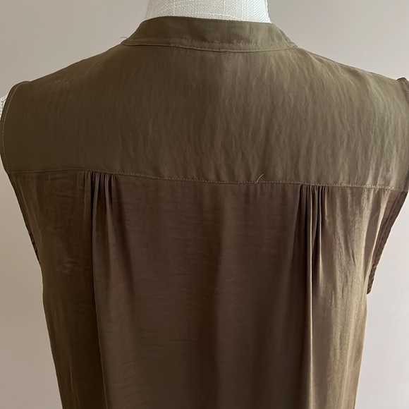Vince Camuto Silky Tunic Sleeveless Button Down Tank Blouse Olive Green Size: M - Picture 4 of 8